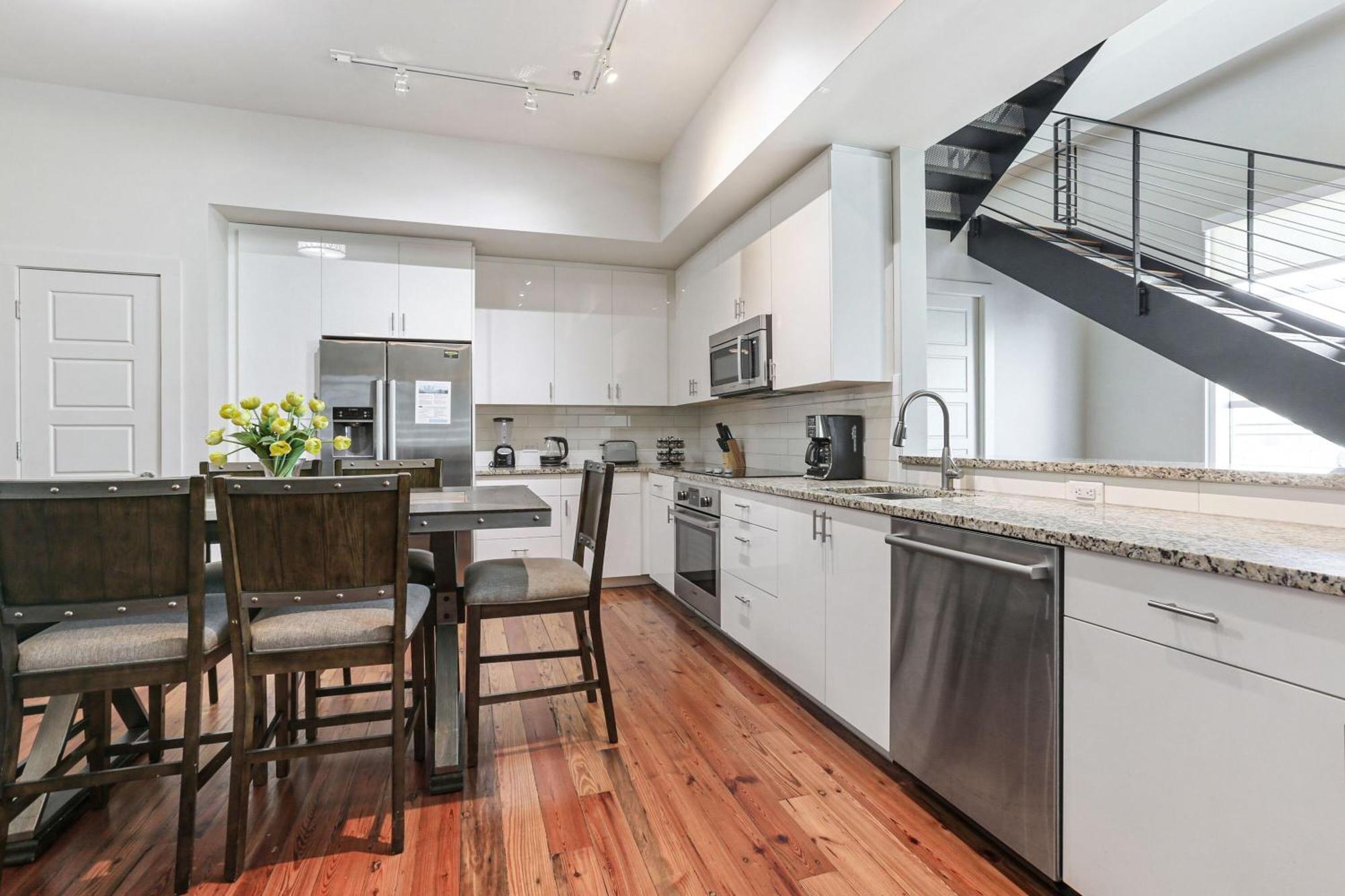 Upscale Condos And Penthouses Close To Canal And Bourbon St New Orleans Ngoại thất bức ảnh