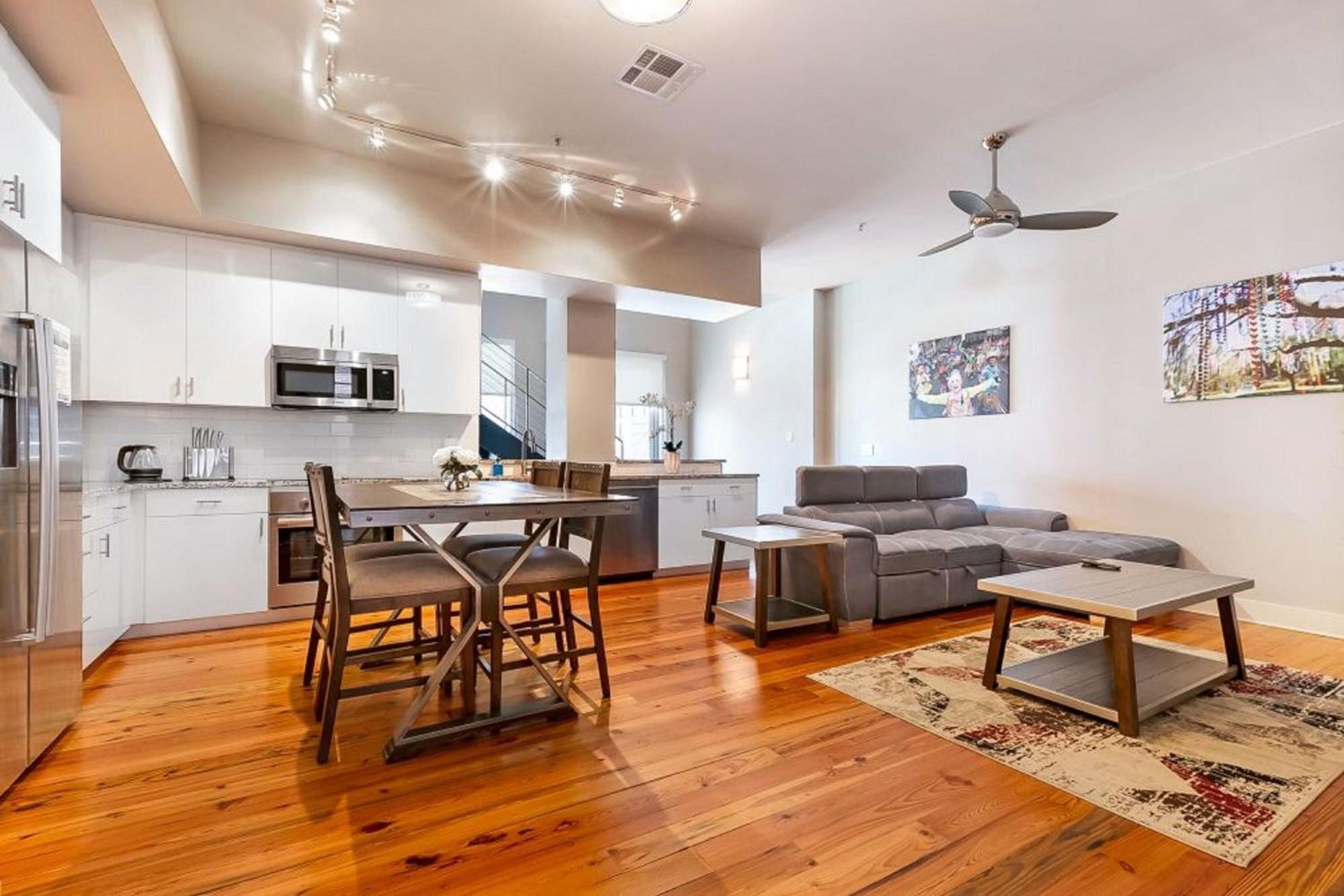 Upscale Condos And Penthouses Close To Canal And Bourbon St New Orleans Ngoại thất bức ảnh