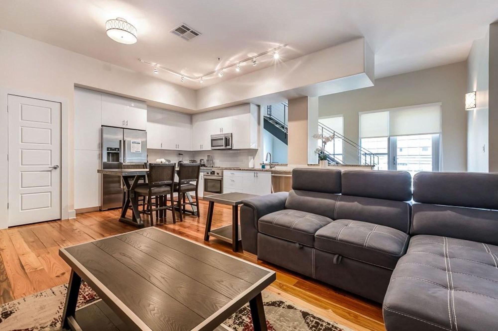 Upscale Condos And Penthouses Close To Canal And Bourbon St New Orleans Ngoại thất bức ảnh