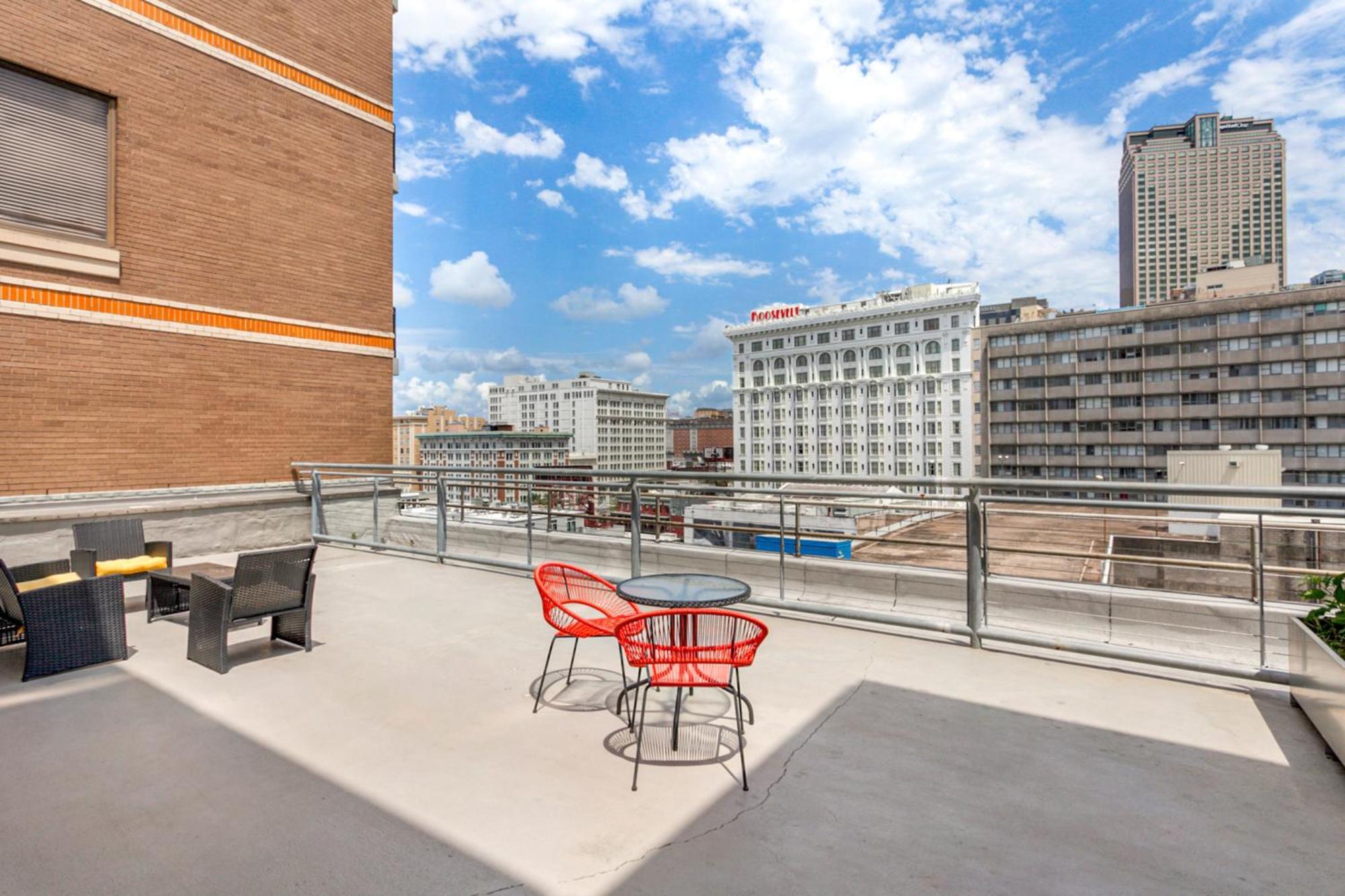 Upscale Condos And Penthouses Close To Canal And Bourbon St New Orleans Ngoại thất bức ảnh